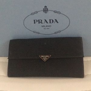 Prada Wallet - fashion money holder
